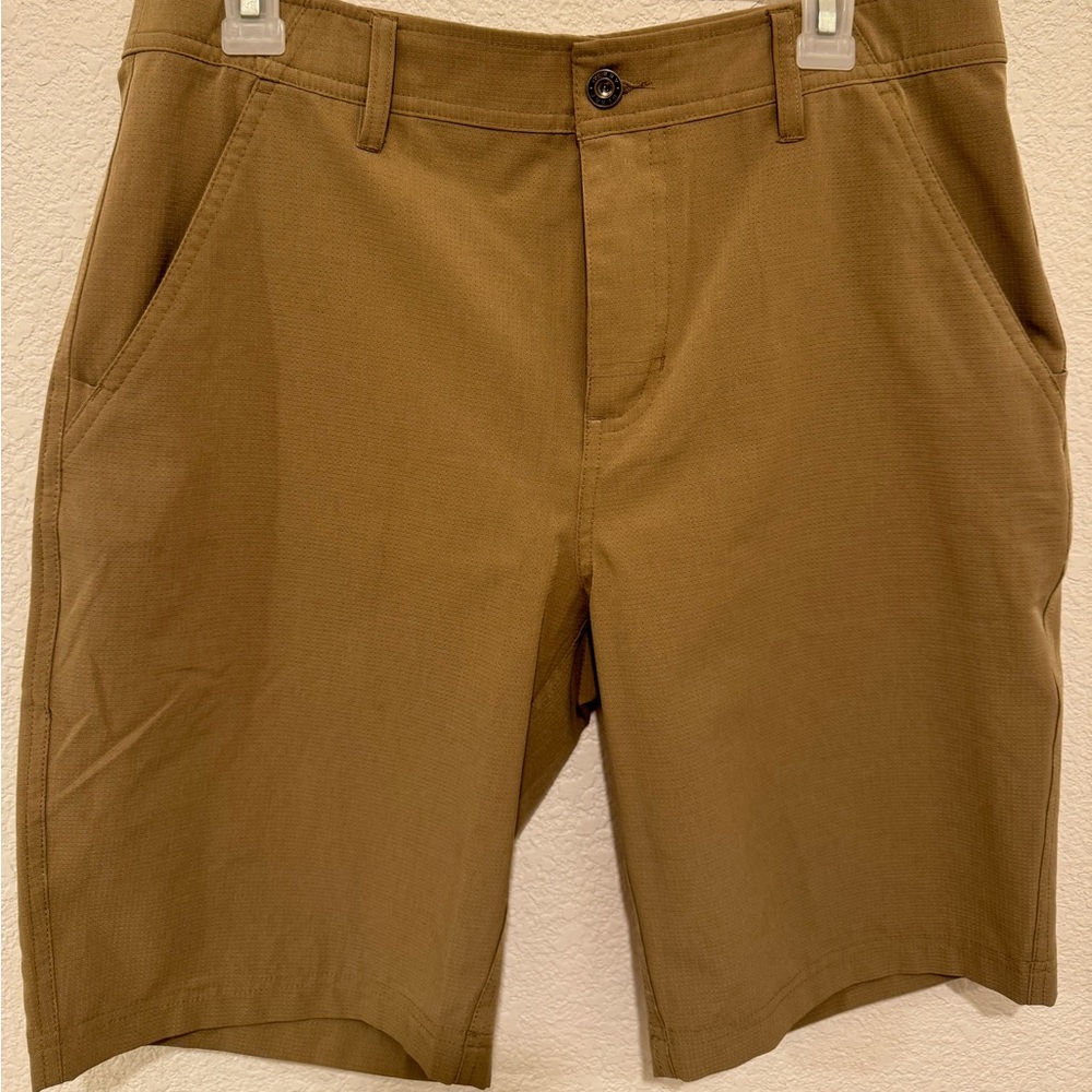 Men’s khaki shorts